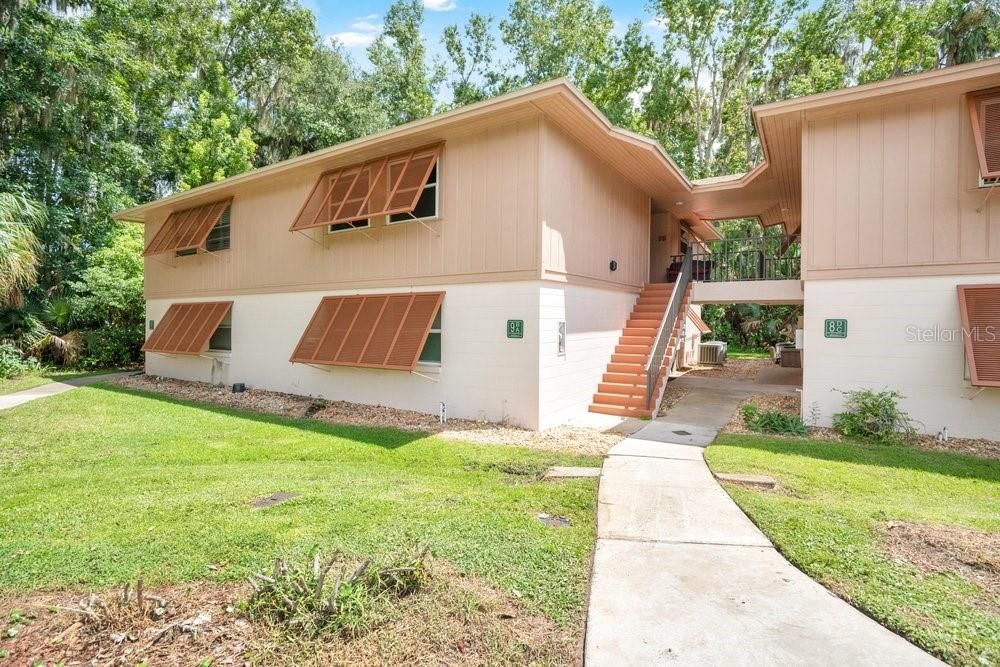 For Sale: $197,500 (2 beds, 2 baths, 897 Square Feet)