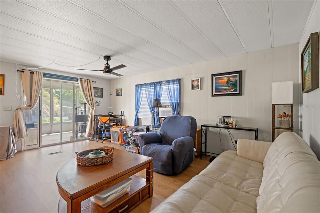 For Sale: $172,900 (2 beds, 2 baths, 960 Square Feet)