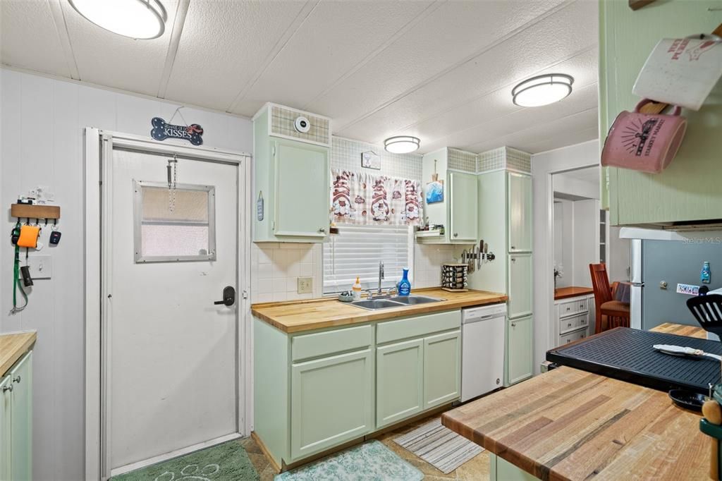 For Sale: $172,900 (2 beds, 2 baths, 960 Square Feet)