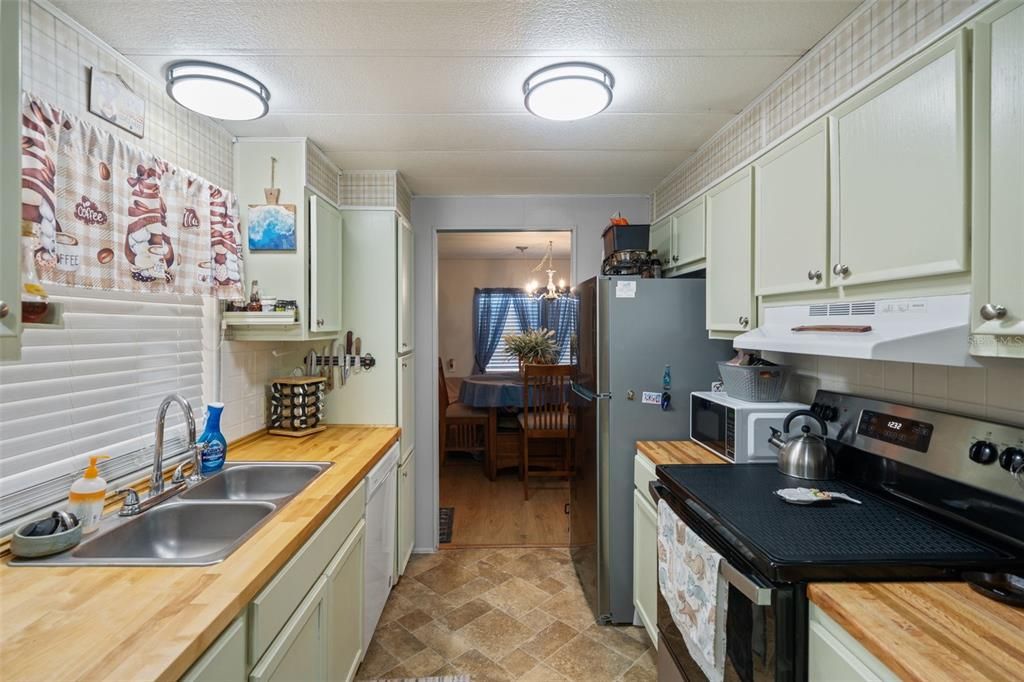For Sale: $172,900 (2 beds, 2 baths, 960 Square Feet)