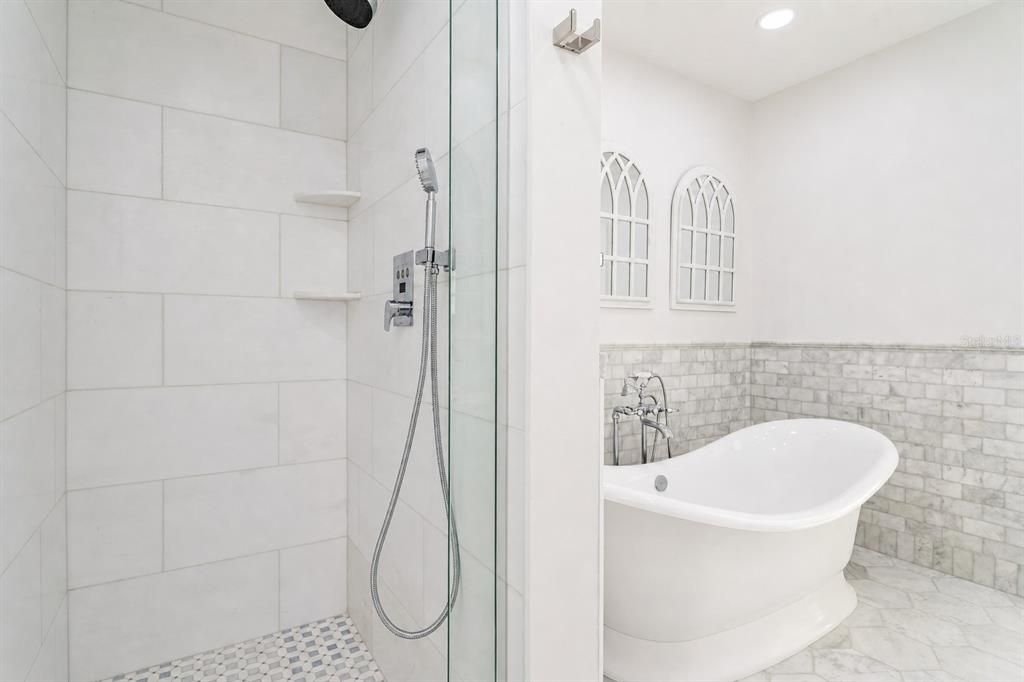 En Venta: $1,300,000 (3 camas, 2 baños, 1622 Pies cuadrados)