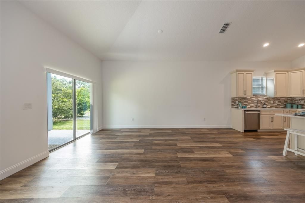 For Sale: $299,000 (3 beds, 2 baths, 1740 Square Feet)