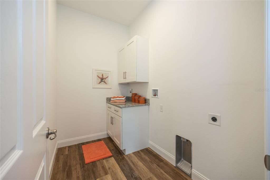 For Sale: $299,000 (3 beds, 2 baths, 1740 Square Feet)