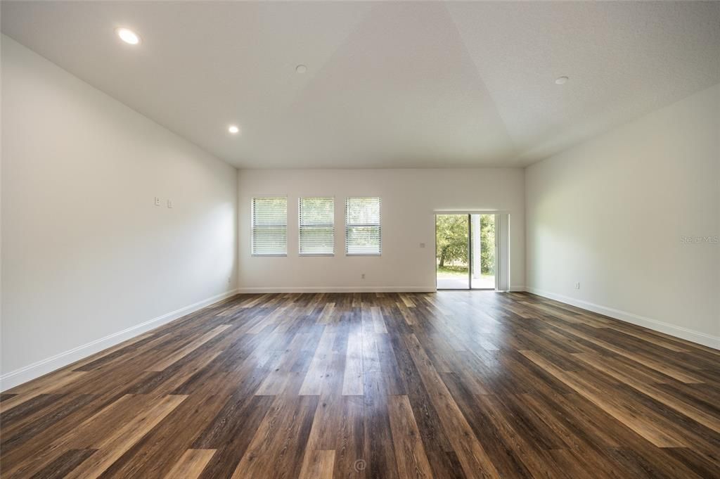 For Sale: $299,000 (3 beds, 2 baths, 1740 Square Feet)