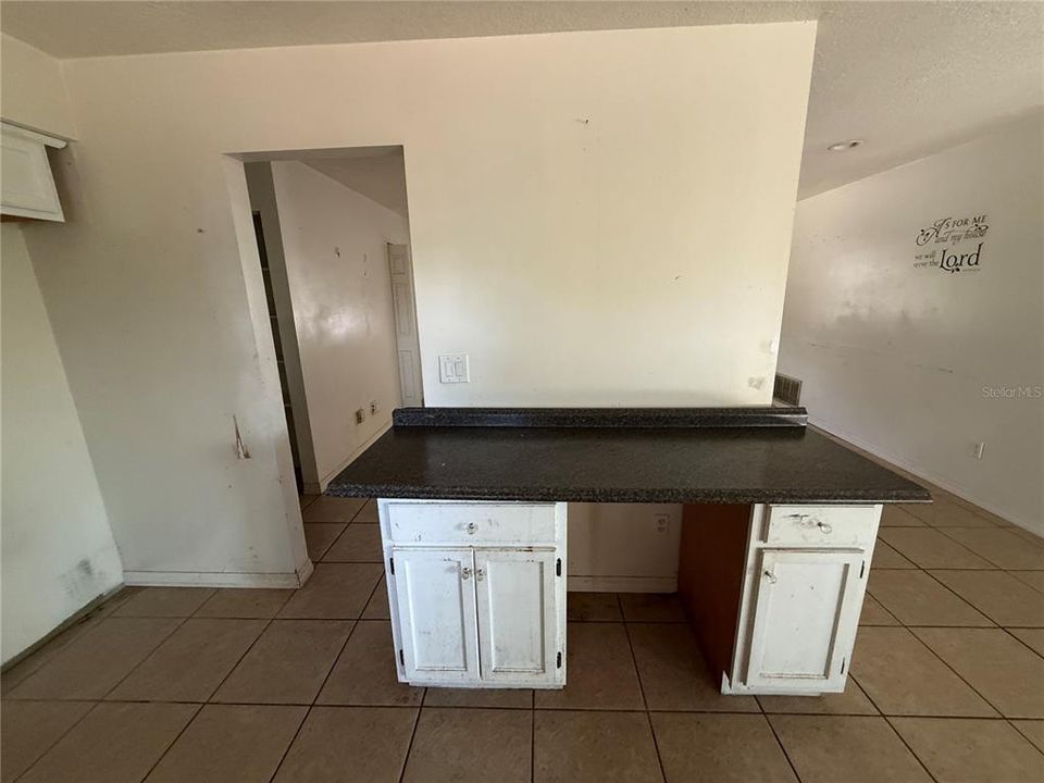 En Venta: $255,000 (4 camas, 2 baños, 1463 Pies cuadrados)