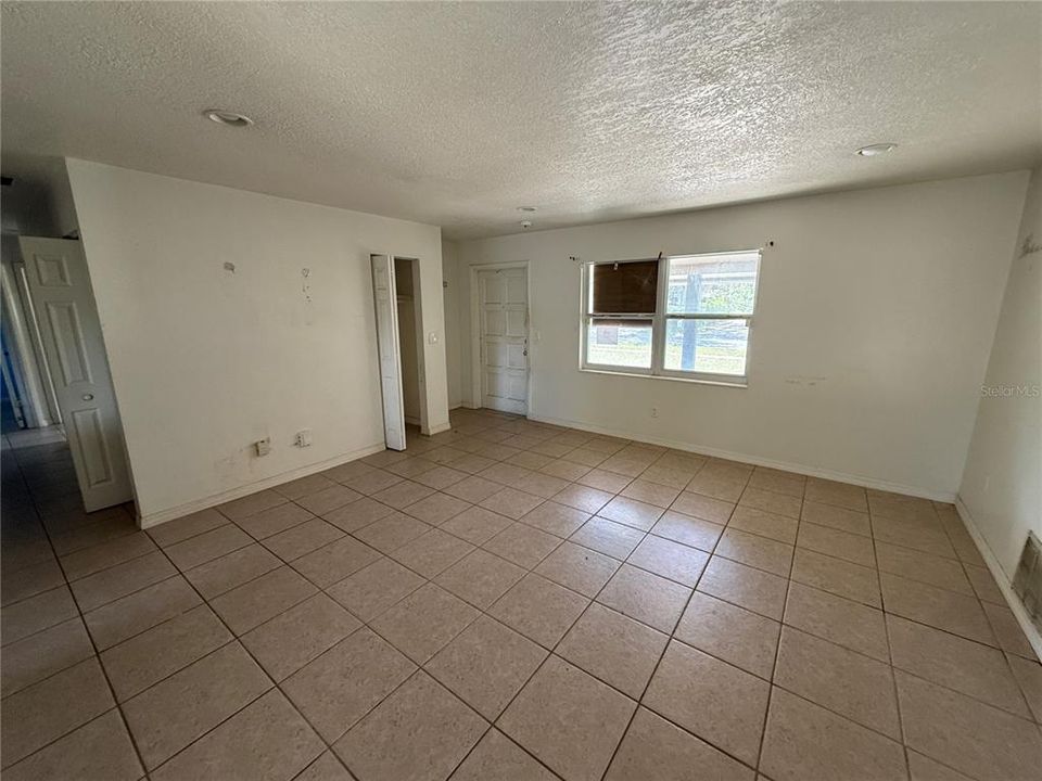 En Venta: $255,000 (4 camas, 2 baños, 1463 Pies cuadrados)