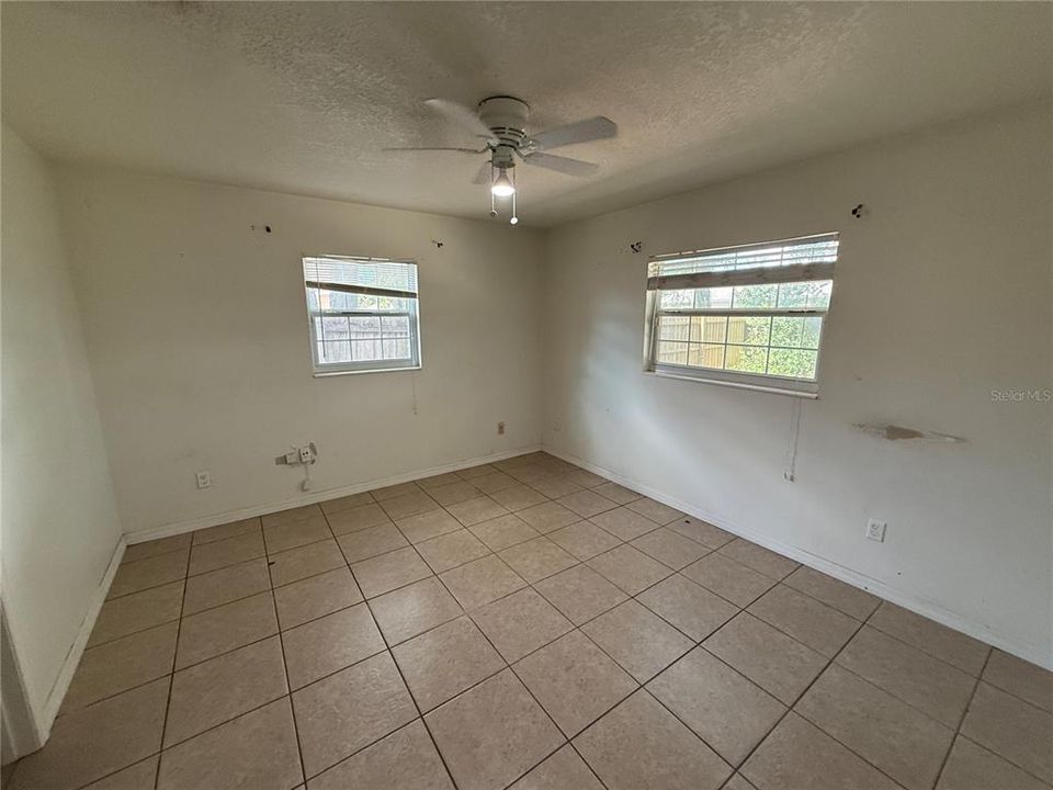 En Venta: $255,000 (4 camas, 2 baños, 1463 Pies cuadrados)