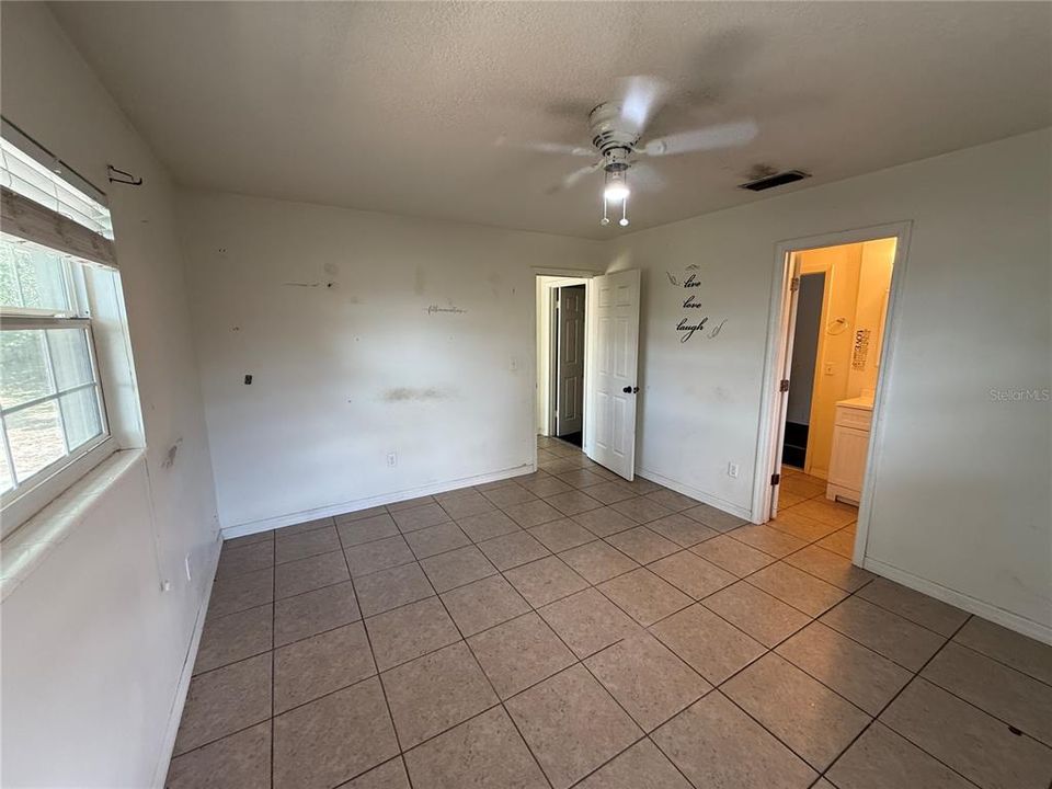 En Venta: $255,000 (4 camas, 2 baños, 1463 Pies cuadrados)