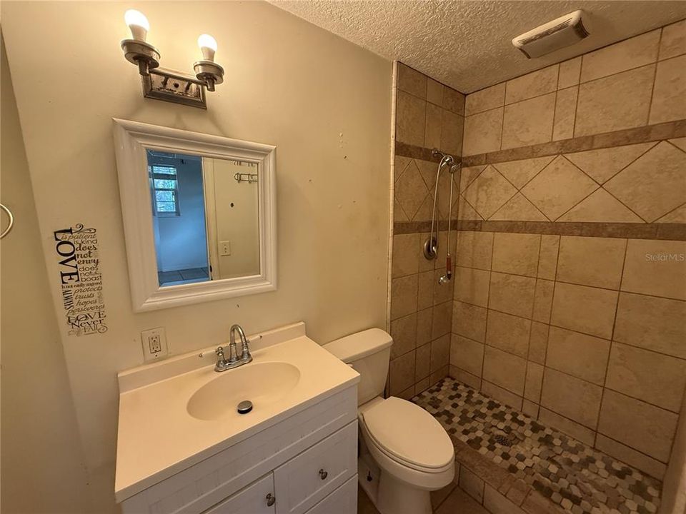 En Venta: $255,000 (4 camas, 2 baños, 1463 Pies cuadrados)