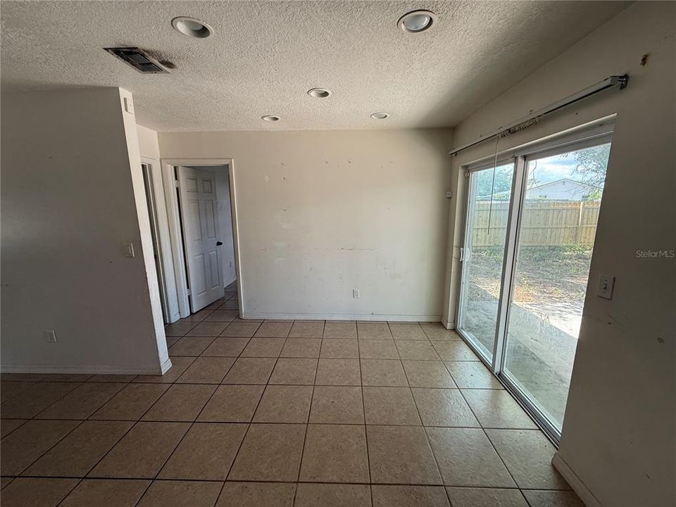 En Venta: $255,000 (4 camas, 2 baños, 1463 Pies cuadrados)