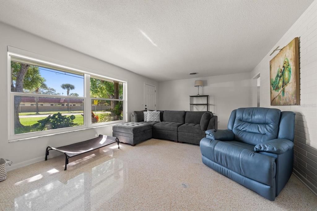 En Venta: $575,000 (3 camas, 2 baños, 1728 Pies cuadrados)