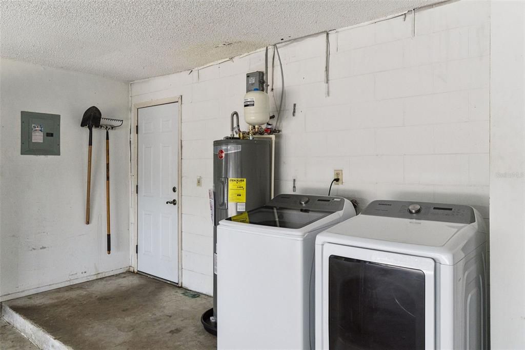 For Sale: $349,000 (3 beds, 2 baths, 1168 Square Feet)