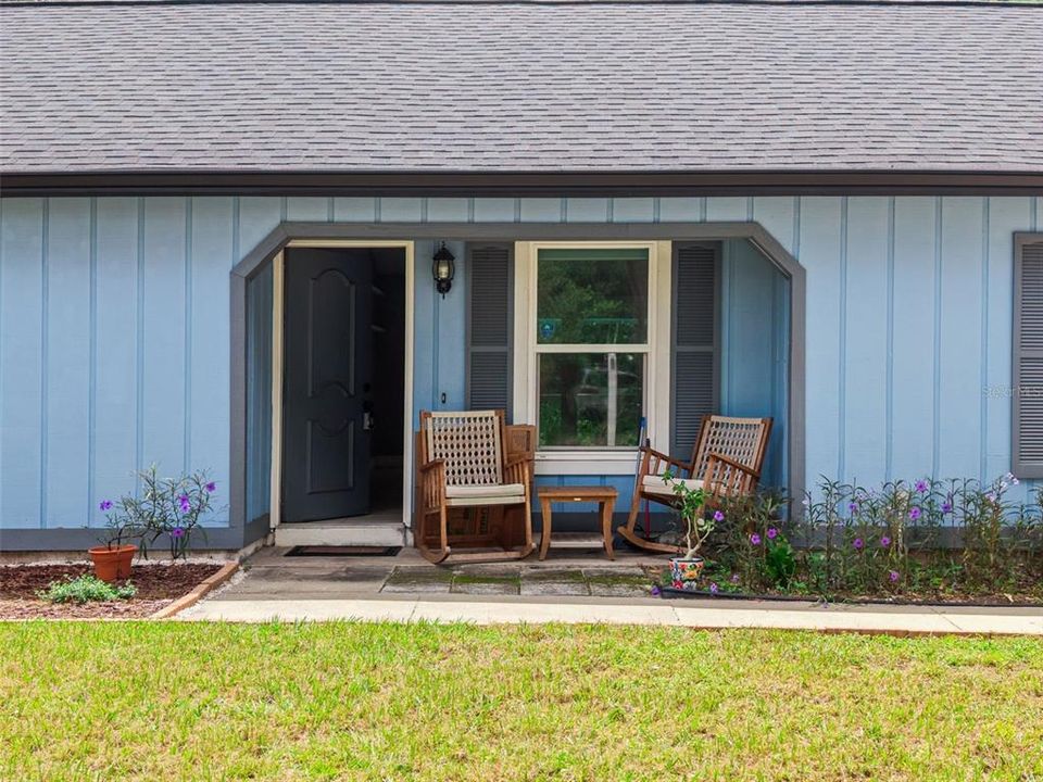 For Sale: $349,000 (3 beds, 2 baths, 1168 Square Feet)