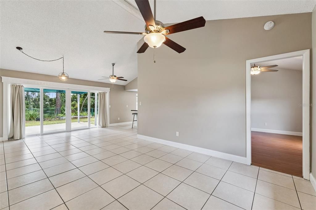 For Sale: $349,000 (3 beds, 2 baths, 1168 Square Feet)