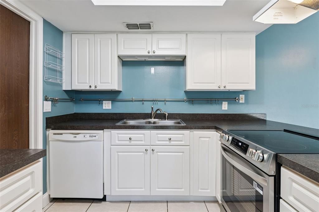 For Sale: $349,000 (3 beds, 2 baths, 1168 Square Feet)