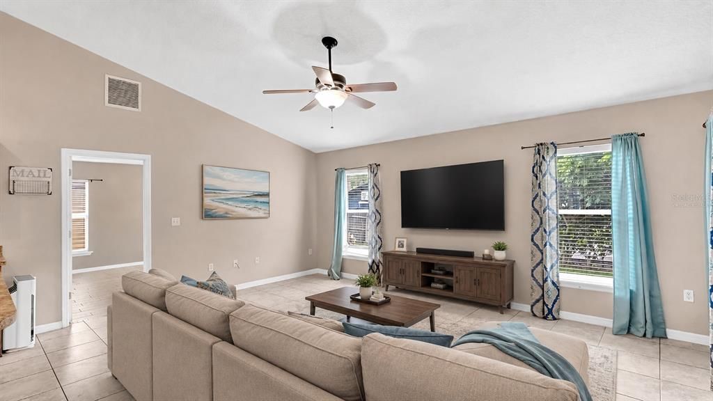 For Sale: $340,000 (3 beds, 2 baths, 1392 Square Feet)