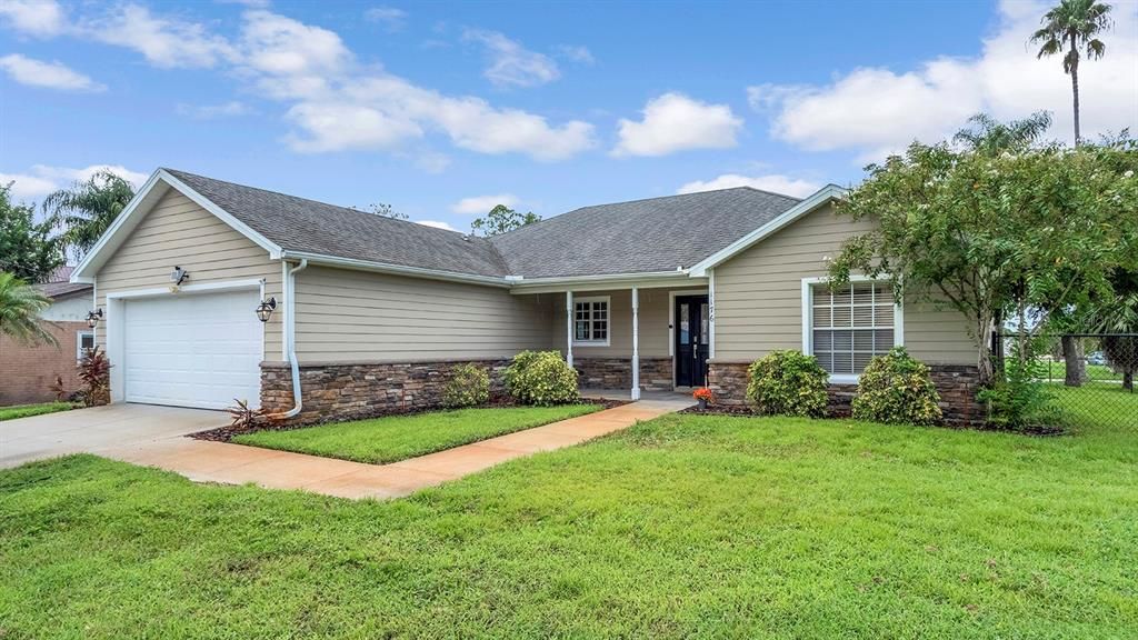 For Sale: $340,000 (3 beds, 2 baths, 1392 Square Feet)