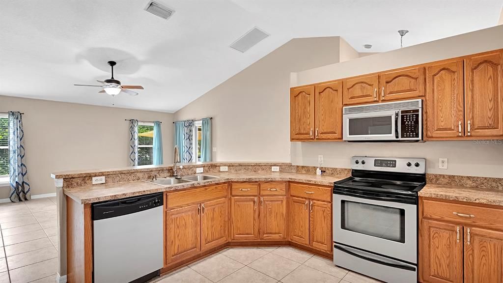For Sale: $340,000 (3 beds, 2 baths, 1392 Square Feet)