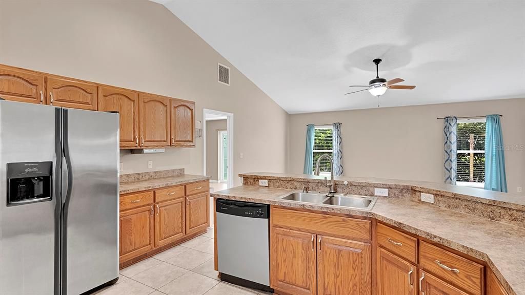 For Sale: $340,000 (3 beds, 2 baths, 1392 Square Feet)