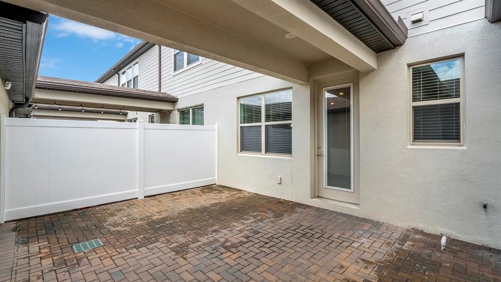 For Sale: $300,000 (2 beds, 2 baths, 1464 Square Feet)
