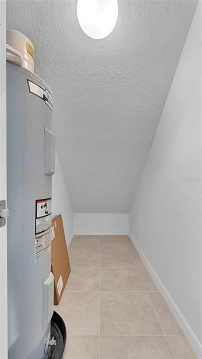 For Sale: $300,000 (2 beds, 2 baths, 1464 Square Feet)