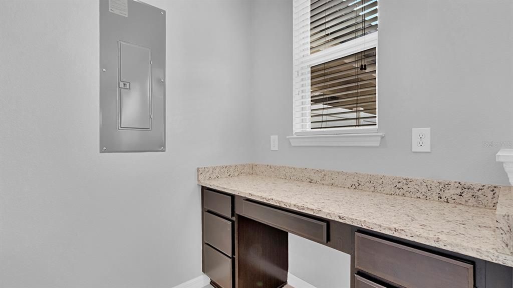For Sale: $300,000 (2 beds, 2 baths, 1464 Square Feet)