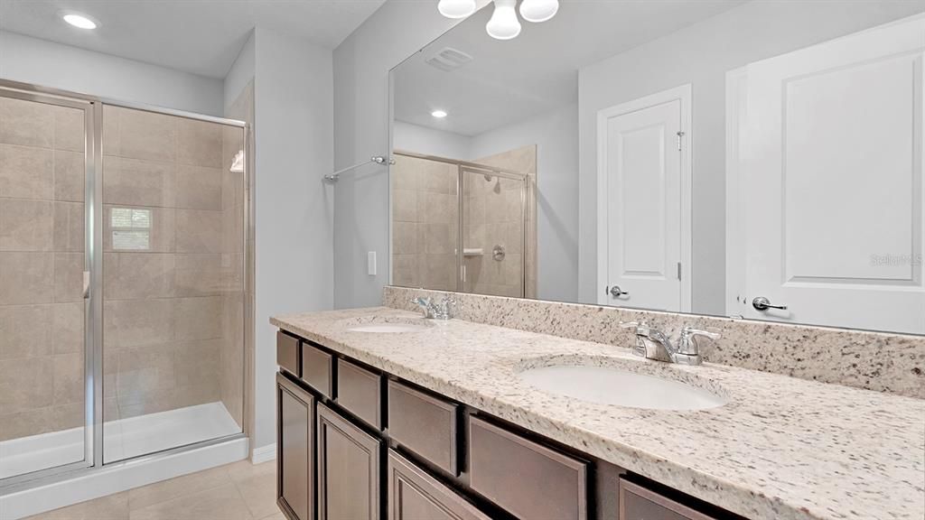 For Sale: $300,000 (2 beds, 2 baths, 1464 Square Feet)