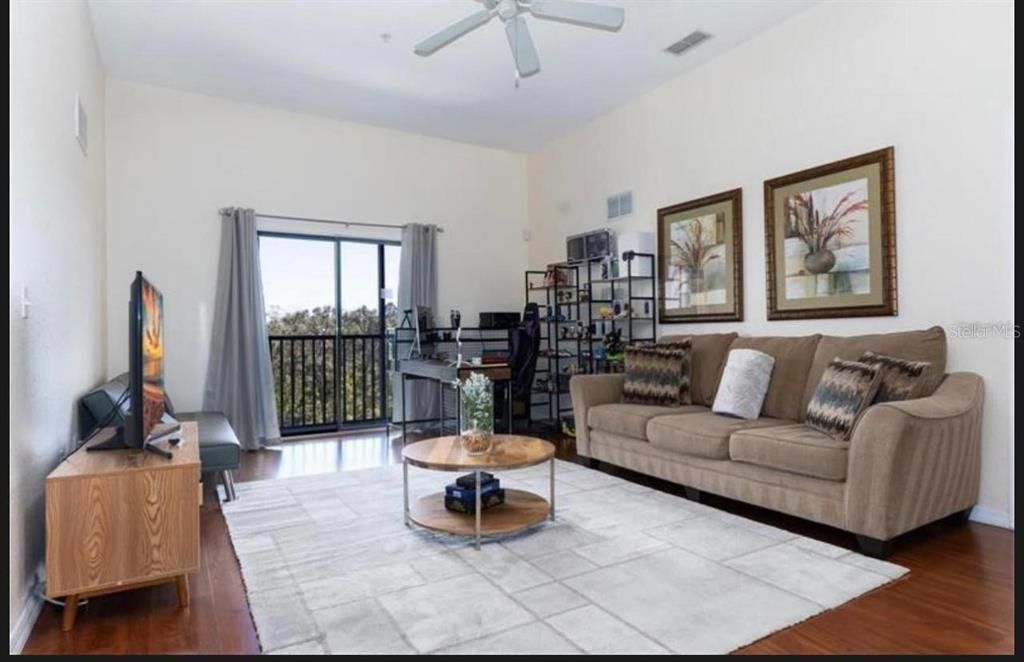 En Venta: $230,000 (3 camas, 2 baños, 1700 Pies cuadrados)