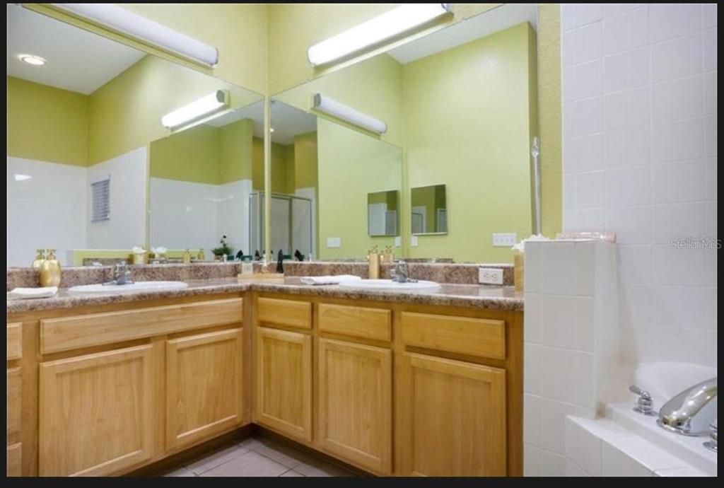 En Venta: $230,000 (3 camas, 2 baños, 1700 Pies cuadrados)