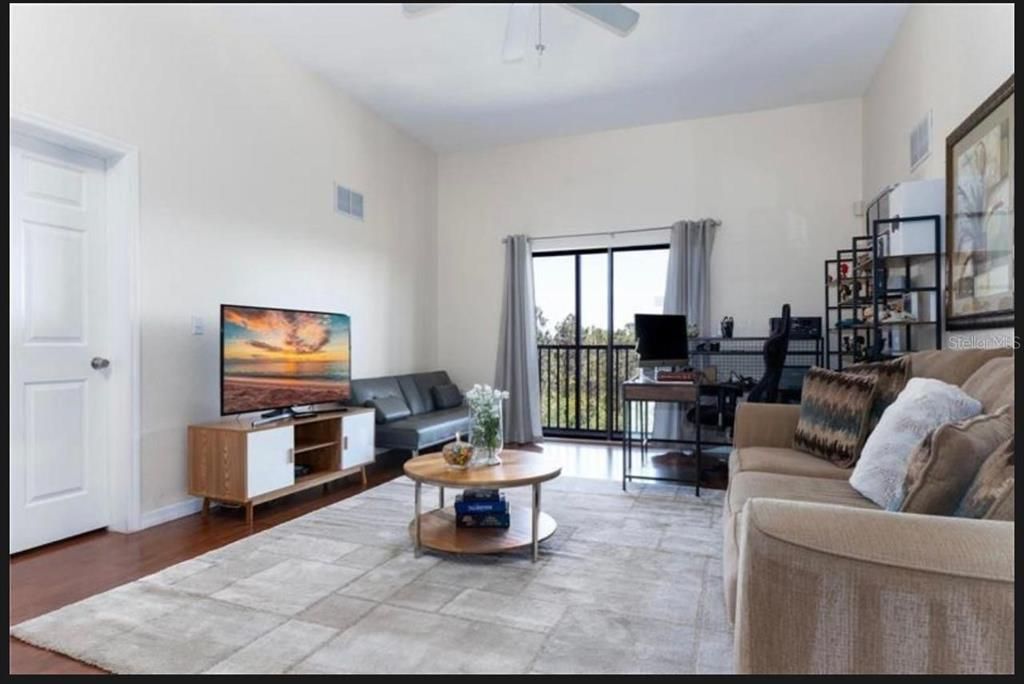 En Venta: $230,000 (3 camas, 2 baños, 1700 Pies cuadrados)