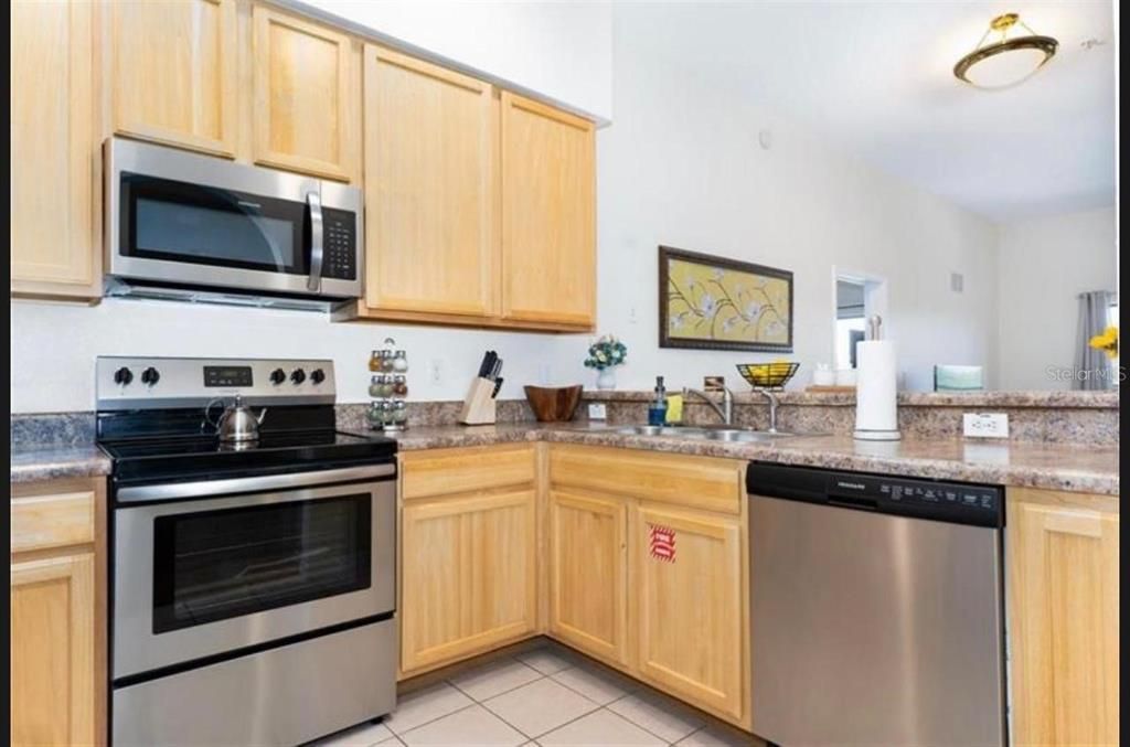 En Venta: $230,000 (3 camas, 2 baños, 1700 Pies cuadrados)