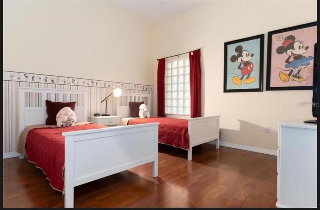 En Venta: $230,000 (3 camas, 2 baños, 1700 Pies cuadrados)