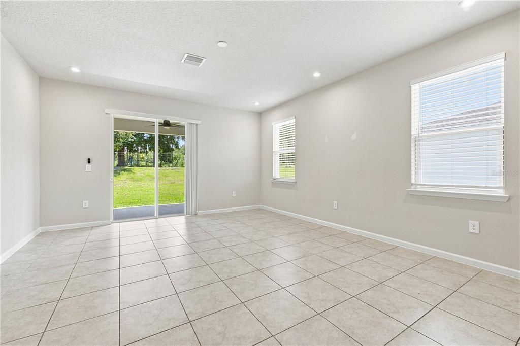 En Venta: $479,990 (4 camas, 2 baños, 2218 Pies cuadrados)