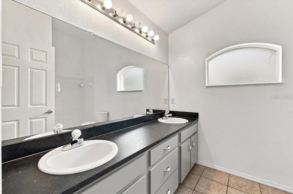 Activo con contrato: $239,900 (3 camas, 2 baños, 1126 Pies cuadrados)