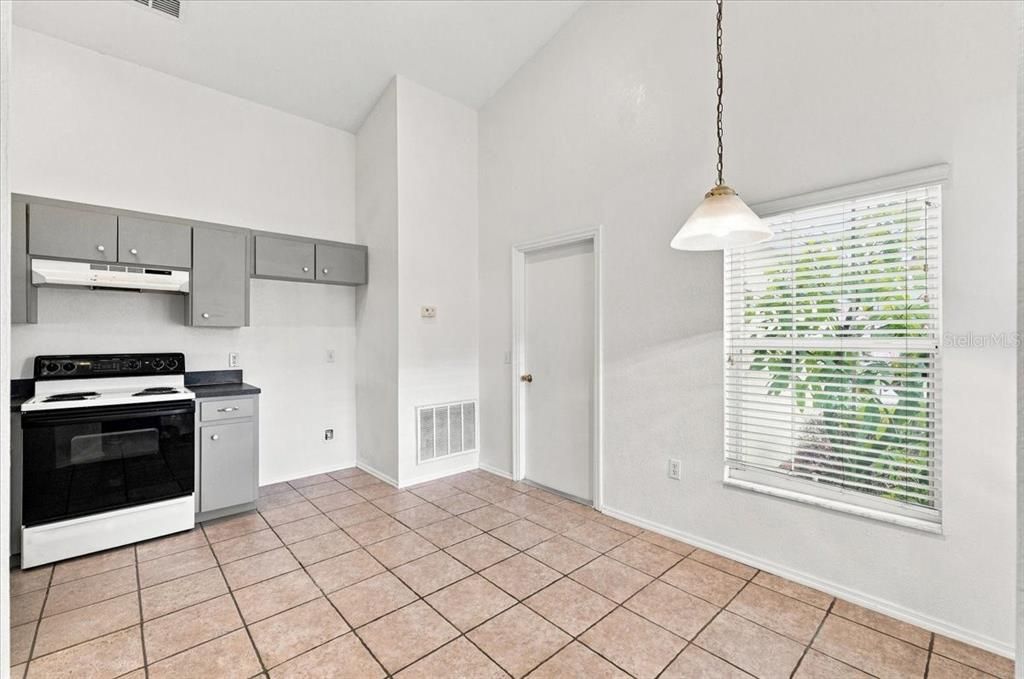 Activo con contrato: $239,900 (3 camas, 2 baños, 1126 Pies cuadrados)