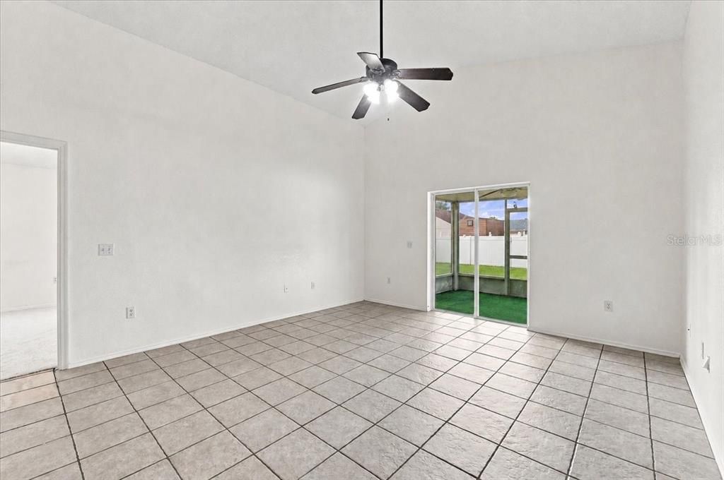 Activo con contrato: $239,900 (3 camas, 2 baños, 1126 Pies cuadrados)