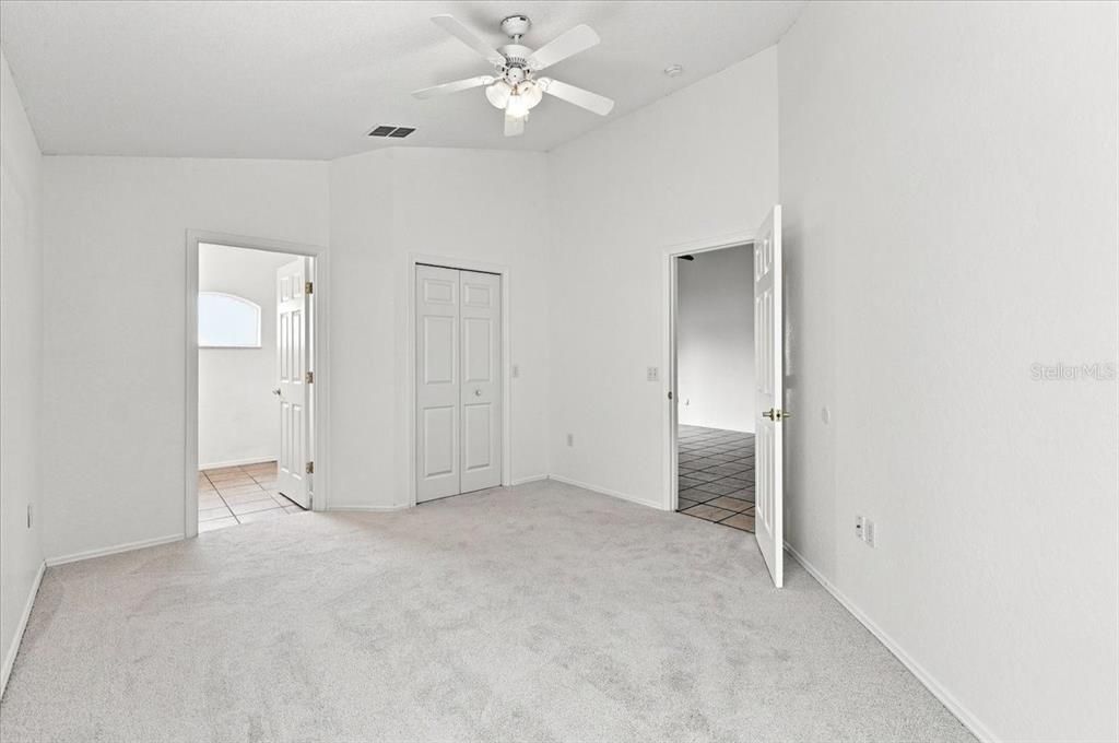 Activo con contrato: $239,900 (3 camas, 2 baños, 1126 Pies cuadrados)