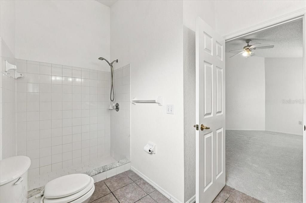 Activo con contrato: $239,900 (3 camas, 2 baños, 1126 Pies cuadrados)