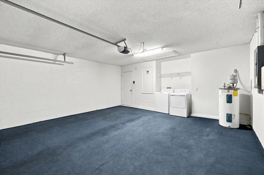 Activo con contrato: $239,900 (3 camas, 2 baños, 1126 Pies cuadrados)