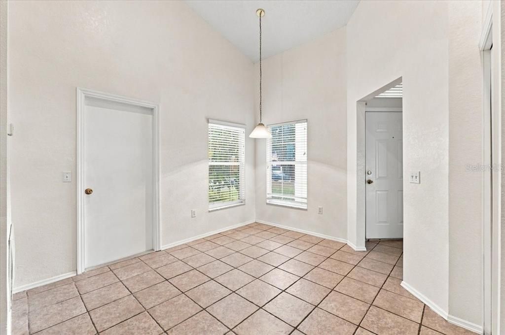 Activo con contrato: $239,900 (3 camas, 2 baños, 1126 Pies cuadrados)