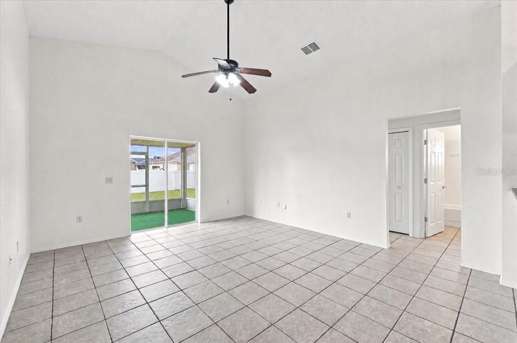 Activo con contrato: $239,900 (3 camas, 2 baños, 1126 Pies cuadrados)