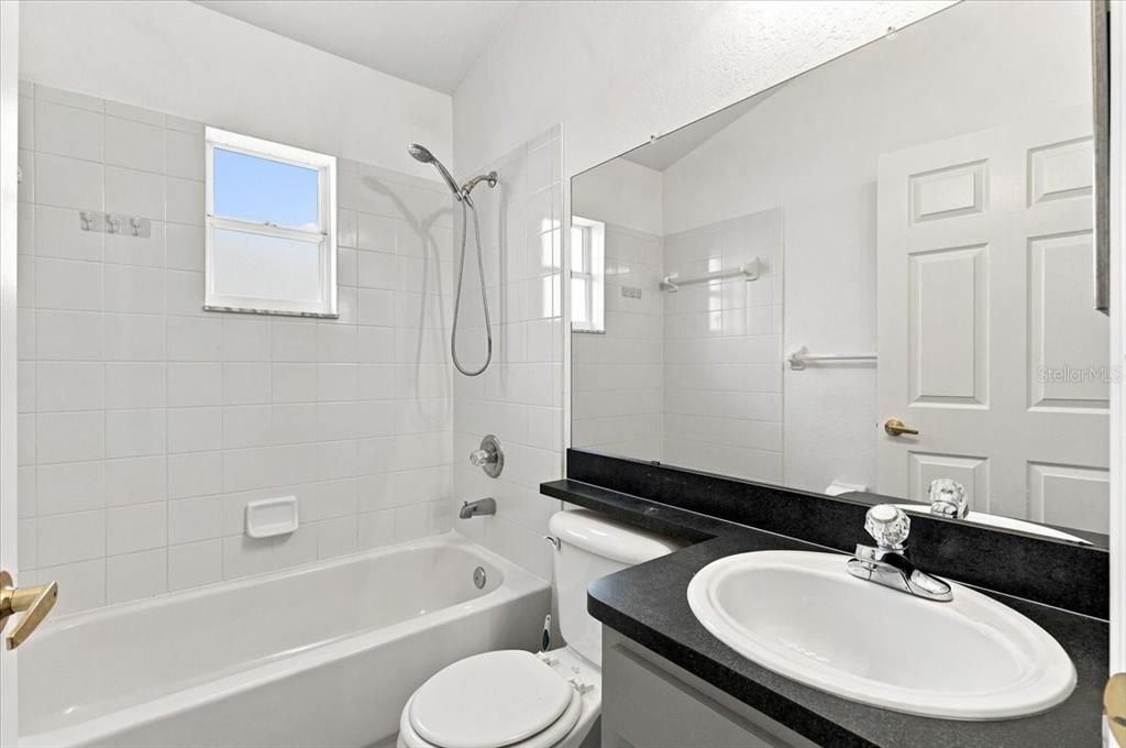 Activo con contrato: $239,900 (3 camas, 2 baños, 1126 Pies cuadrados)