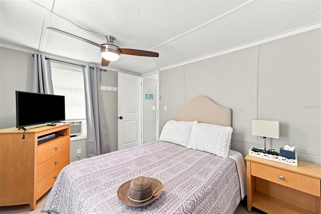 На продажу: $185,000 (2 спален, 1 ванн, 644 Квадратных фут)
