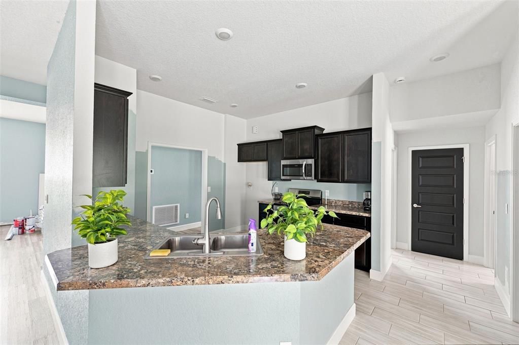 En Venta: $399,000 (4 camas, 3 baños, 2534 Pies cuadrados)