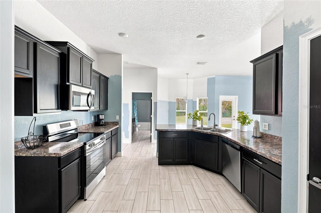 En Venta: $399,000 (4 camas, 3 baños, 2534 Pies cuadrados)