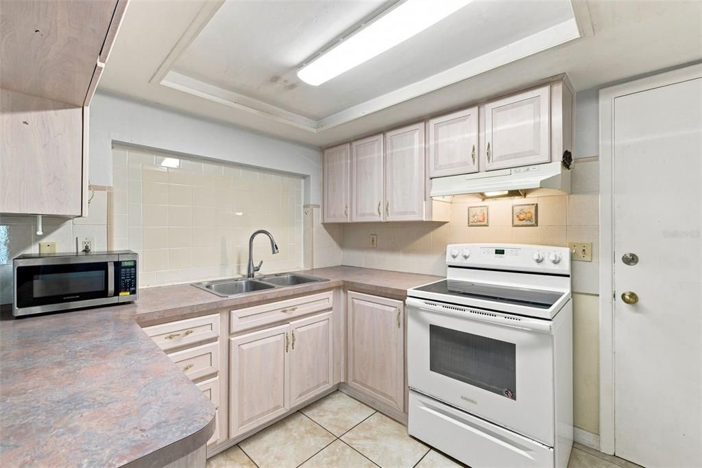 На продажу: $239,900 (3 спален, 2 ванн, 1236 Квадратных фут)