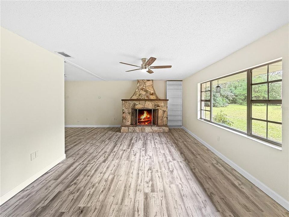 For Sale: $385,000 (2 beds, 2 baths, 1332 Square Feet)