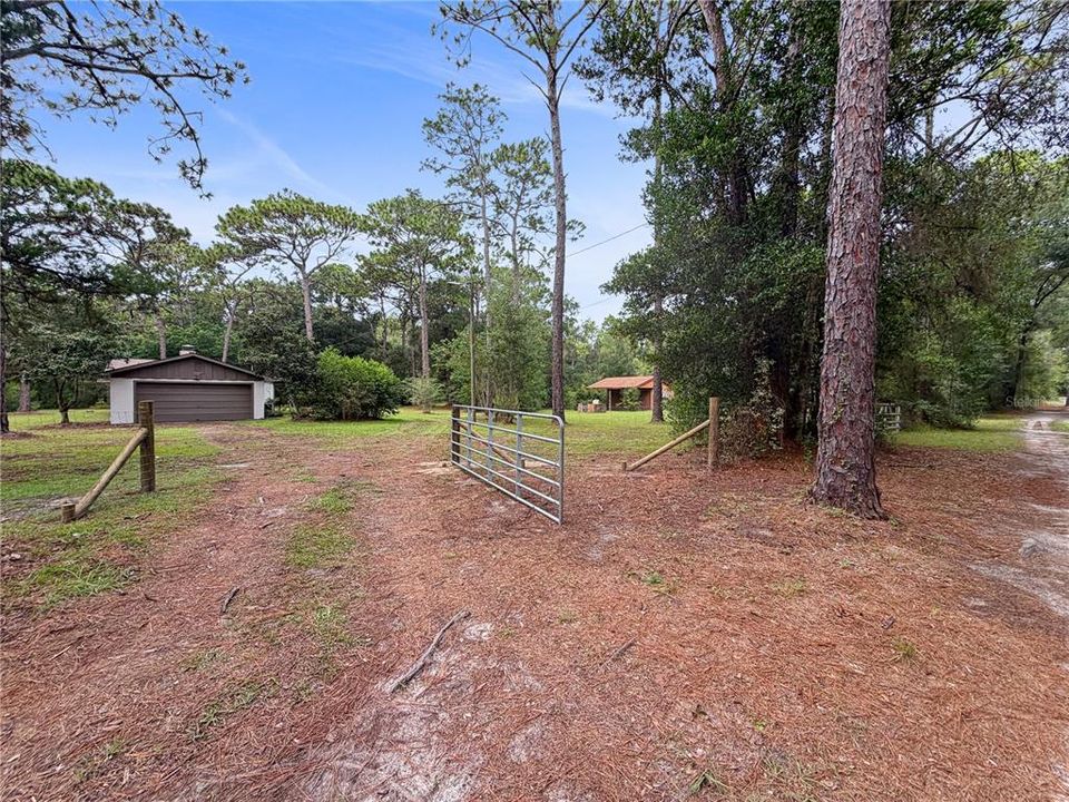 For Sale: $385,000 (2 beds, 2 baths, 1332 Square Feet)