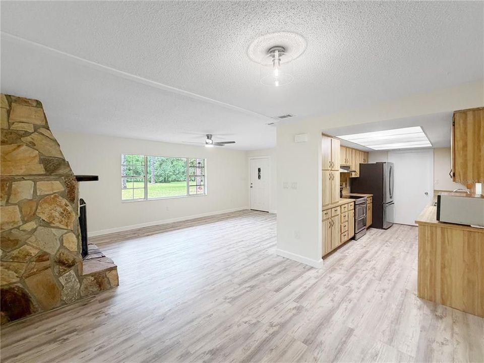 For Sale: $385,000 (2 beds, 2 baths, 1332 Square Feet)