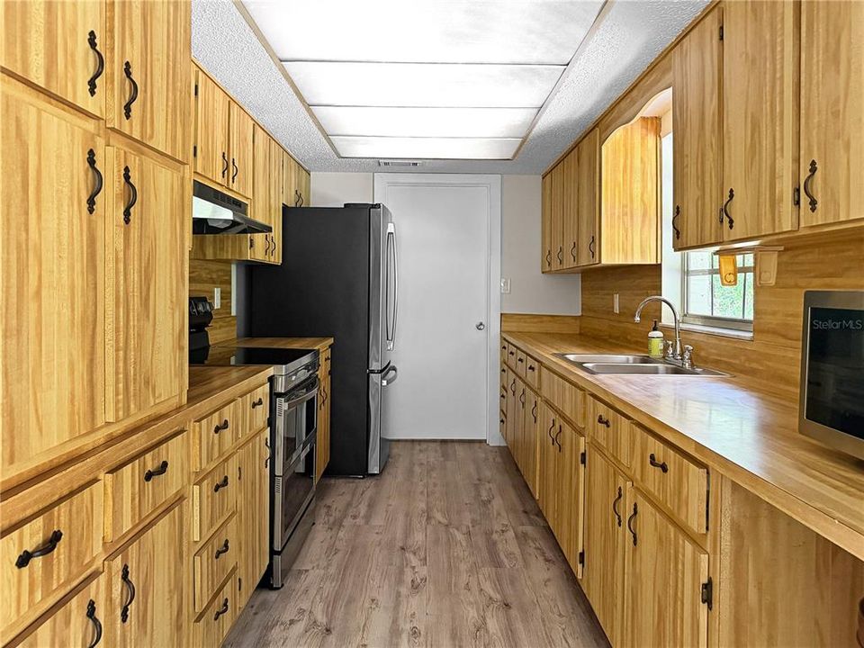 For Sale: $385,000 (2 beds, 2 baths, 1332 Square Feet)